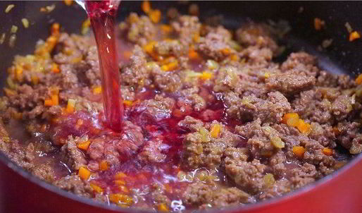 лазанья с мясным соусом и томатами