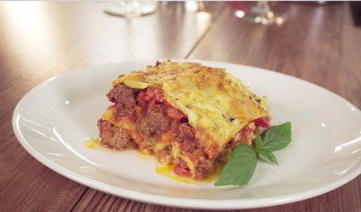 лазанья с мясным соусом и томатами