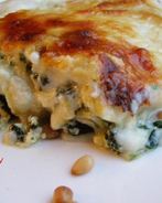 Лазанья со шпинатом, рикоттой и кедровыми орешками