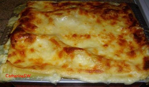 лазанья со шпинатом, рикоттой и кедровыми орешками