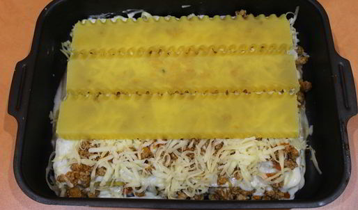 мясная лазанья с соусом бешамель