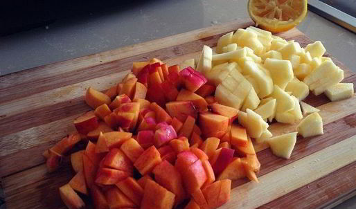 сладкая лазанья с яблоками, некторинами, грецкими орехами и курагой