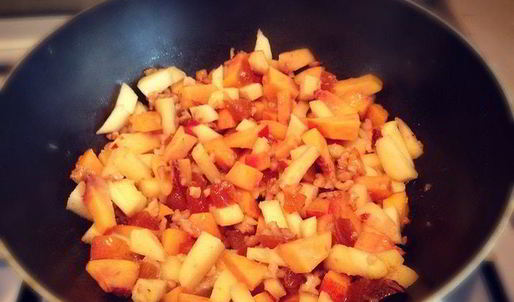 сладкая лазанья с яблоками, некторинами, грецкими орехами и курагой