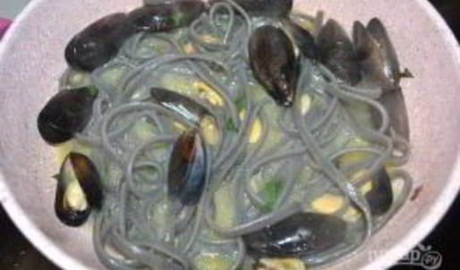 черная паста с морепродуктами