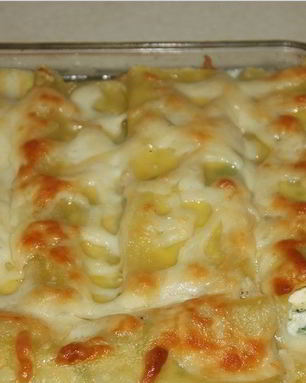 Каннеллони с фаршем под соусом