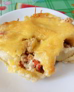 Каннеллони с курицей и грибами под соусом бешамель