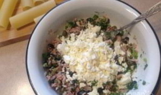 каннеллони с тунцом в помидорном соусе