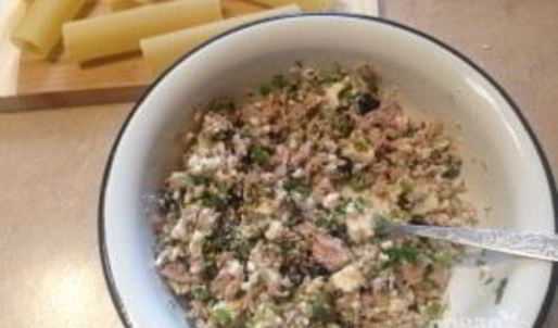 каннеллони с тунцом в помидорном соусе