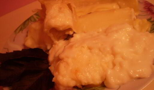 каннелони с курицей и грибами под соусом бешамель