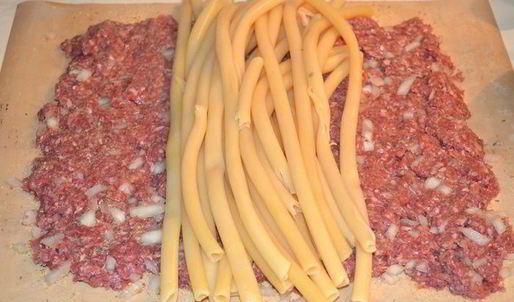 макароны по-флотски рулетом