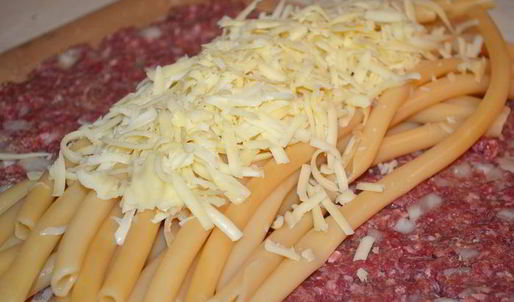 макароны по-флотски рулетом