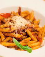 Макароны с помидорами и сыром