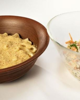 Макароны с сыром и салатом коул-слоу