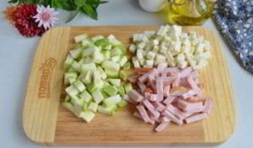 макароны с цукини, козьим сыром и зеленым горошком