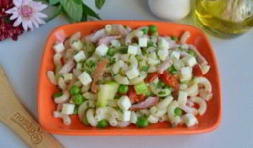 макароны с цукини, козьим сыром и зеленым горошком