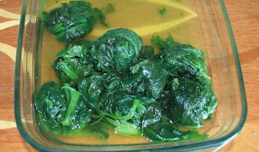 макароны со шпинатом и помидорами