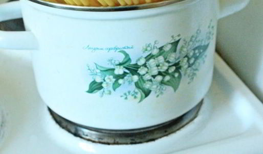 макароны со шпинатом и помидорами