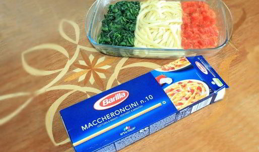 макароны со шпинатом и помидорами