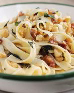 Паста карбонара с кукурузой и чили