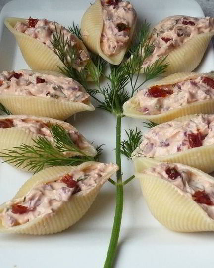 Рецепт пасты конкильони с начинкой из вяленых томатов и копченого окорока