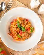 Паста с курицей и томатно-сливочным соусом