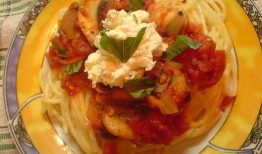 паста с томатно-грибным соусом