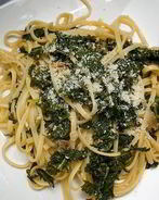 Паста с тушеной капустой кале