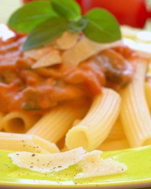 Паста с тыквой, грибами, горгонзолой и чипсами из шалфея