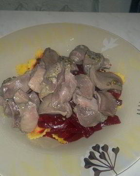 Русская паста со свеклой, луком и чесноком