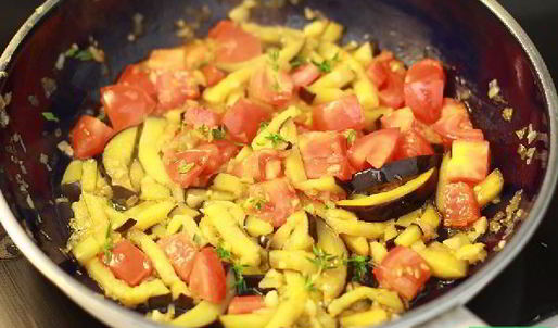 спагетти с баклажанами и помидорами
