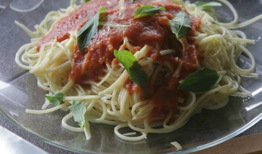 спагетти с имбирем и помидорами