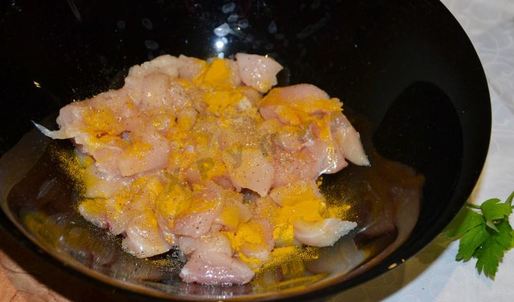 спагетти с курицей в сливочном соусе