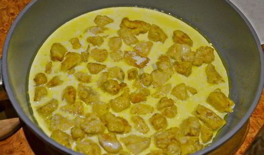 спагетти с курицей в сливочном соусе