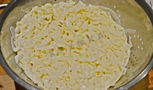 спагетти с курицей в сливочном соусе