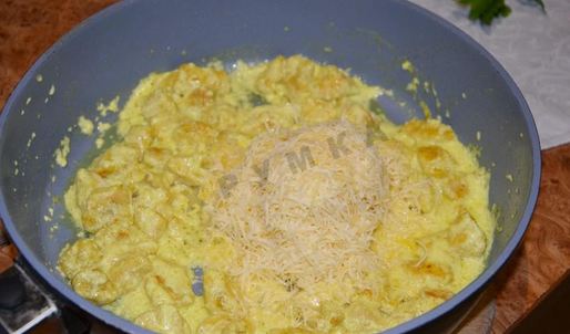 спагетти с курицей в сливочном соусе