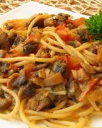 Спагетти с овощами и соевым соусом