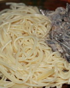 Спагетти со сливками и грибами