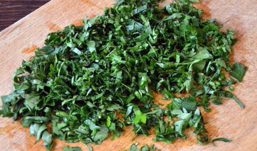 спагетти в мультиварке c соусом из зелени и чеснока