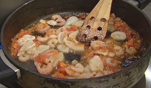 спагетти в рыбном соусе