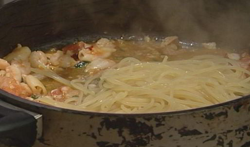 спагетти в рыбном соусе