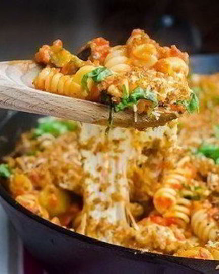 Рецепт сырной пасты с баклажанами и перцем, запеченная в духовке