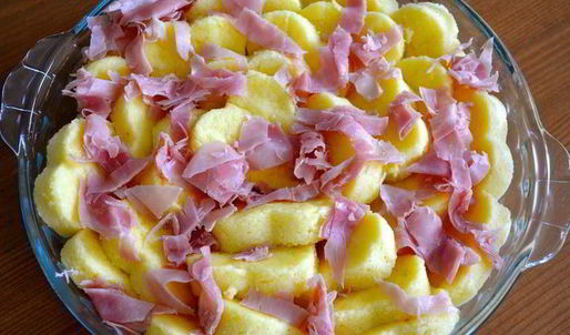 манные ньокки по-римски, запеченные под соусом бешамель