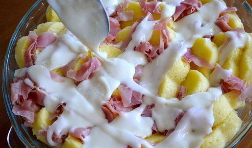 манные ньокки по-римски, запеченные под соусом бешамель