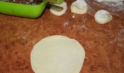 манты в мантоварке