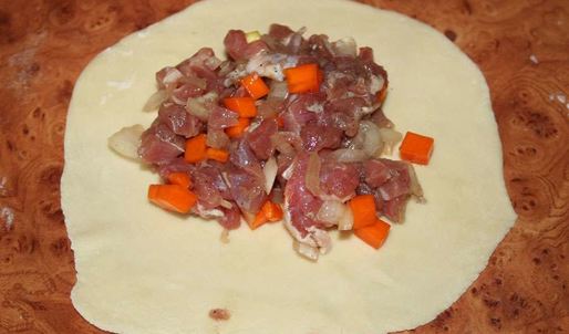 манты в мантоварке