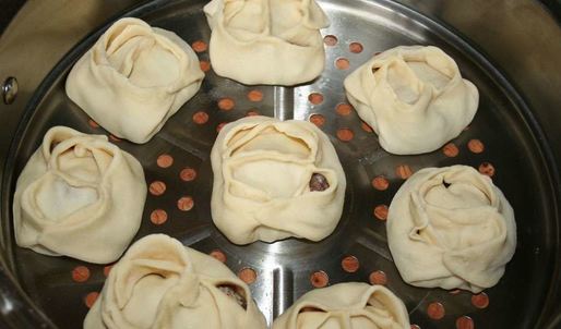 манты в мантоварке