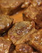 Баранина с чесноком и белым вином