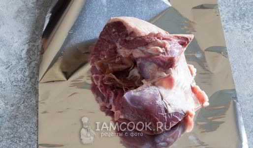 баранья нога, запеченная в духовке в фольге