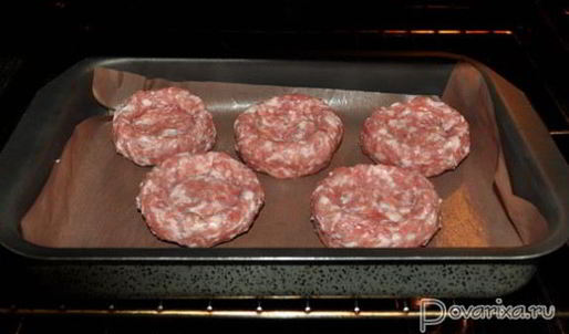 бифштекс с перепелиными яйцами