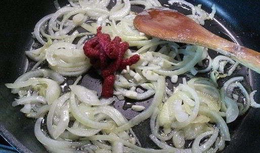 филе куриной грудки под сливочно-томатным соусом